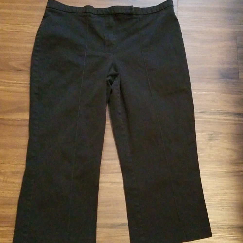Black capris